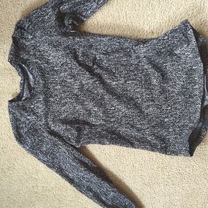 Lululemon top with thumb holes